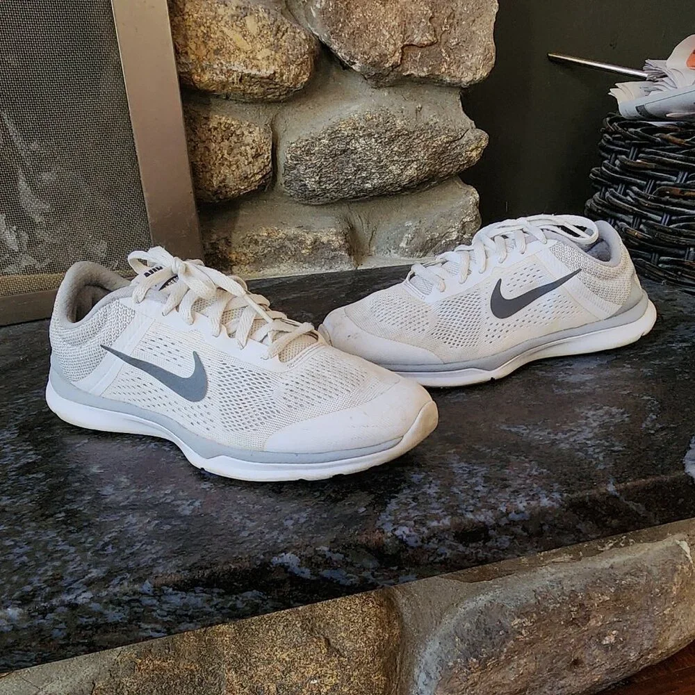 Nike 807333-100 In-Season 5 Training Sneakers Size 6